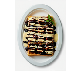 Венские вафли с нутеллой и бананом image